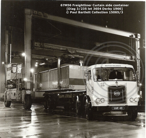67M56 Freightliner Curtain side container © Paul Bartlett Collection 15065-3 w