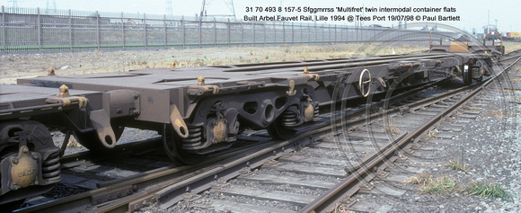 31 70 493 8 157-5 Sfggmrrss 'Multifret' twin intermodal container flats @ Tees Port 98-07-19 � Paul Bartlett [2w]