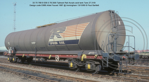 33 70 789 9 039-3 Tiphook Rail Acrylic acid tank Design code E686 @ Immingham 90-10-13 � Paul Bartlett [02w]