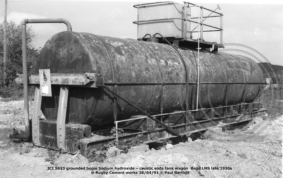ICI5633 grounded bogie tank @ Rugby Cement works 91-04-28 © Paul Bartlett [02w]