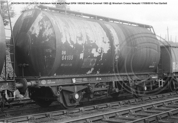 SUKO64135 BR GAS OIL tank wagon @ Wrexham Croess Newydd 80-08-17 � Paul Bartlett w