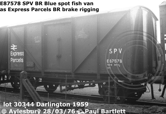 E87578 SPV Express Parcels ex Blue spot fish van @ Aylesbury 76-03-28