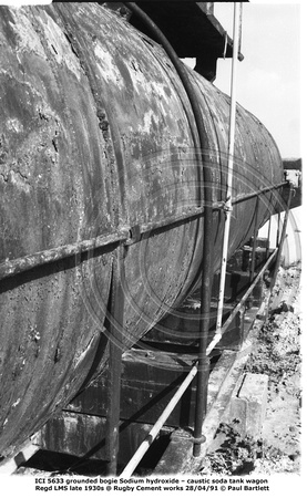 ICI5633 grounded bogie tank @ Rugby Cement works 91-04-28 © Paul Bartlett [11w]