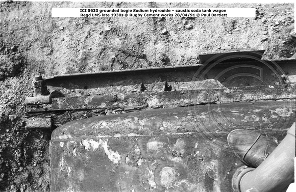 ICI5633 grounded bogie tank @ Rugby Cement works 91-04-28 © Paul Bartlett [10w]