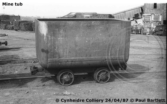 Mine car 87-04-24 Cynheidre Colliery © Paul Bartlett [1W]
