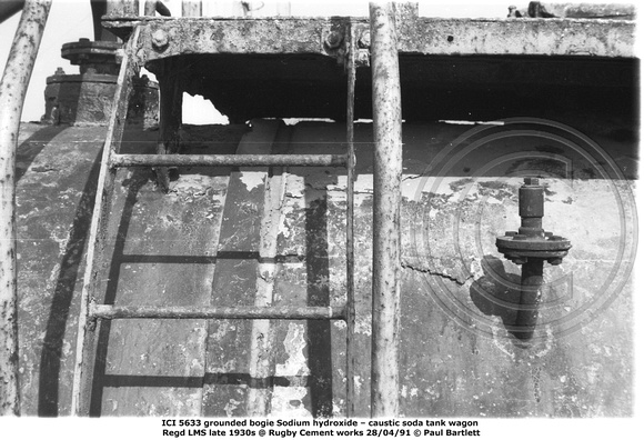 ICI5633 grounded bogie tank @ Rugby Cement works 91-04-28 © Paul Bartlett [14w]