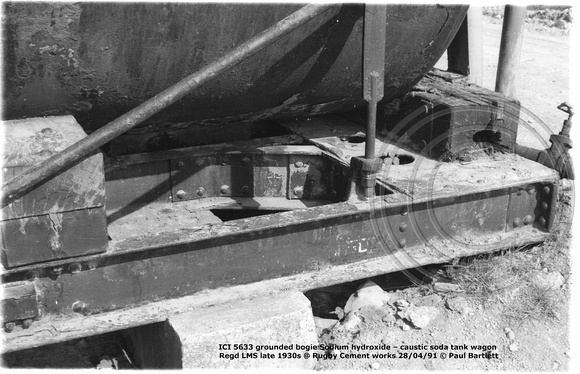 ICI5633 grounded bogie tank @ Rugby Cement works 91-04-28 © Paul Bartlett [16w]