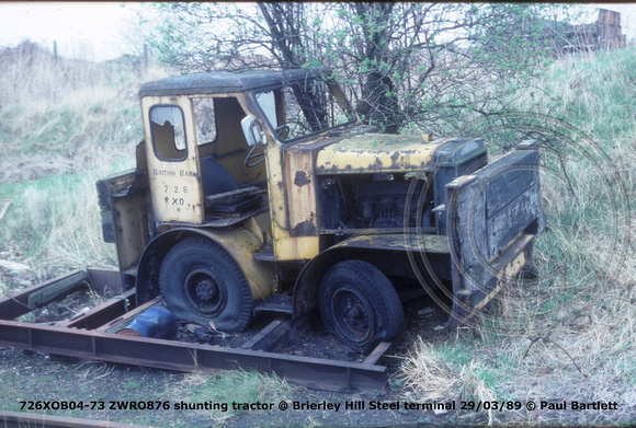 726XOB04-73 ZWRO876 shunting tractor @ Brierley Hill Steel terminal 89-03-29 © Paul Bartlett w