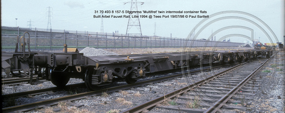 31 70 493 8 157-5 Sfggmrrss 'Multifret' twin intermodal container flats @ Tees Port 98-07-19 � Paul Bartlett [1w]