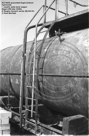 ICI5633 grounded bogie tank @ Rugby Cement works 91-04-28 © Paul Bartlett [13w]