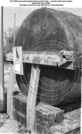 ICI5633 grounded bogie tank @ Rugby Cement works 91-04-28 © Paul Bartlett [03w]