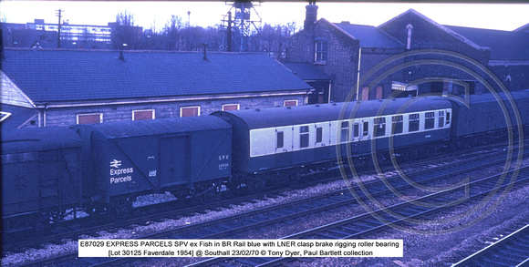 E87029 EXPRESS PARCELS SPV ex Fish @ Southall 70-02-23 � Tony Dyer, Paul Bartlett collection w